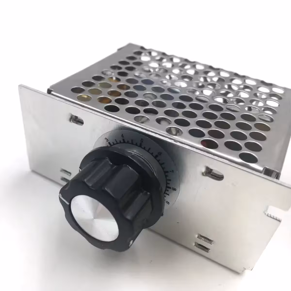 Otočný gombík regulátora napätia 220V AC