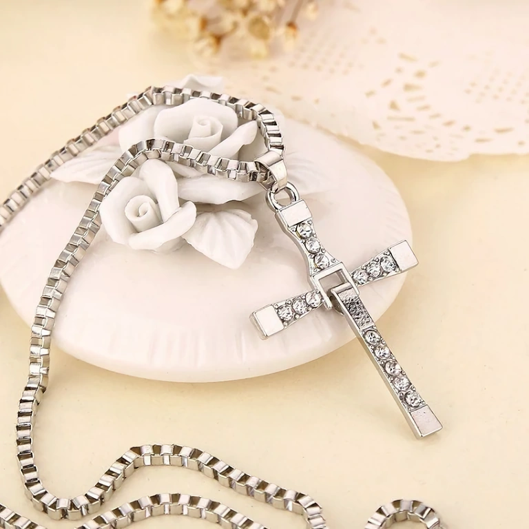 Auto & urban príslušenstvo – kríž s umelými kamienkami