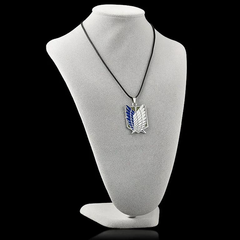 Strieborný náhrdelník s príveskom Attack on Titan – ideálny pre fanúšikov anime