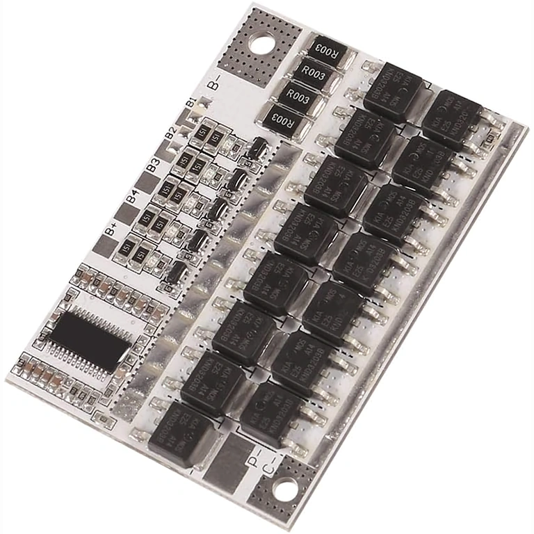 Detail modulových komponentov BMS 5S 100A Detailný obrázok prednej strany BMS dosky 5S 100A, jasne viditeľné elektronické súčiastky