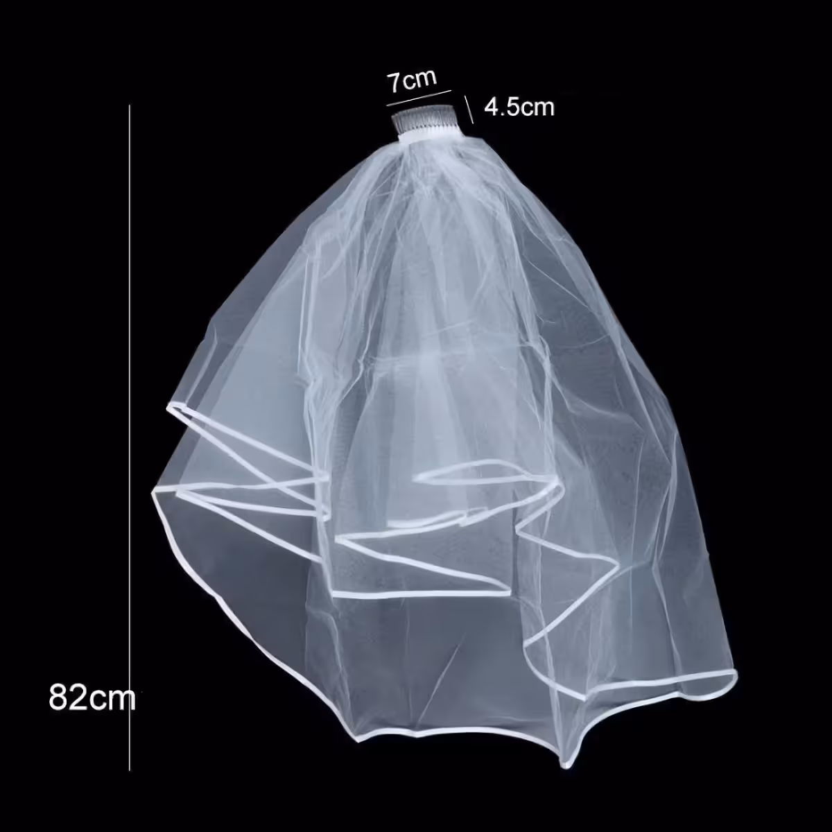 Svadobný závoj strednej dĺžky, prichytený pohodlným hrebeňom