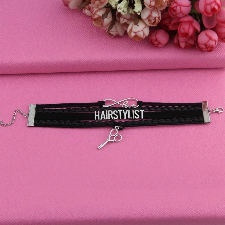 Čierny kožený náramok – barbershop štýl Kožený náramok pre urban alebo profesionálny barbershop outfit