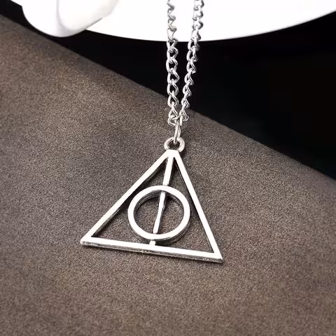 Prívesok Retiazka Harry Potter Deathly Hallows Trojuholník Silver – Magický Šperk