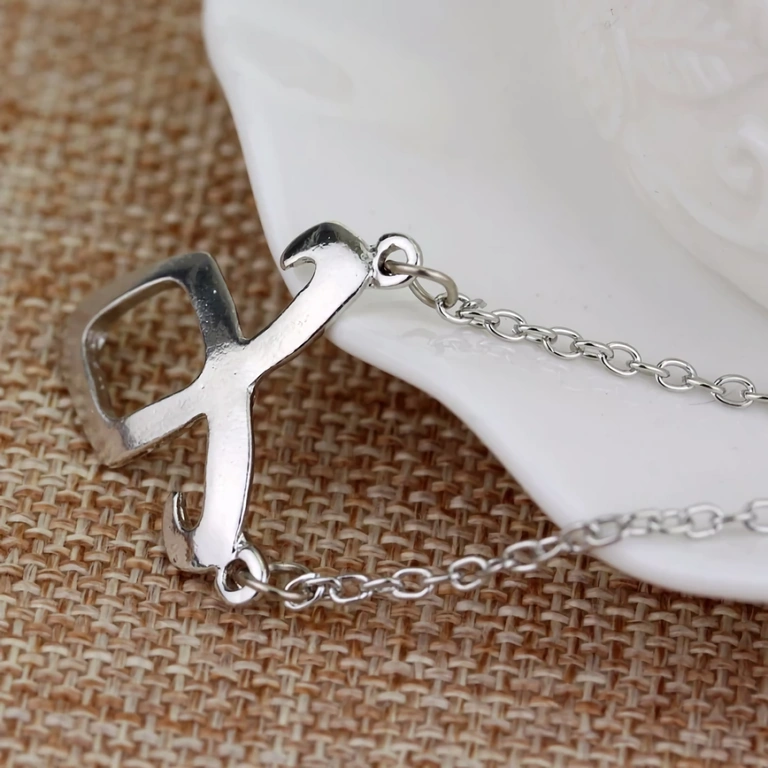 Prívesok s fantasy dizajnom, založený na symboloch Mortal Instruments