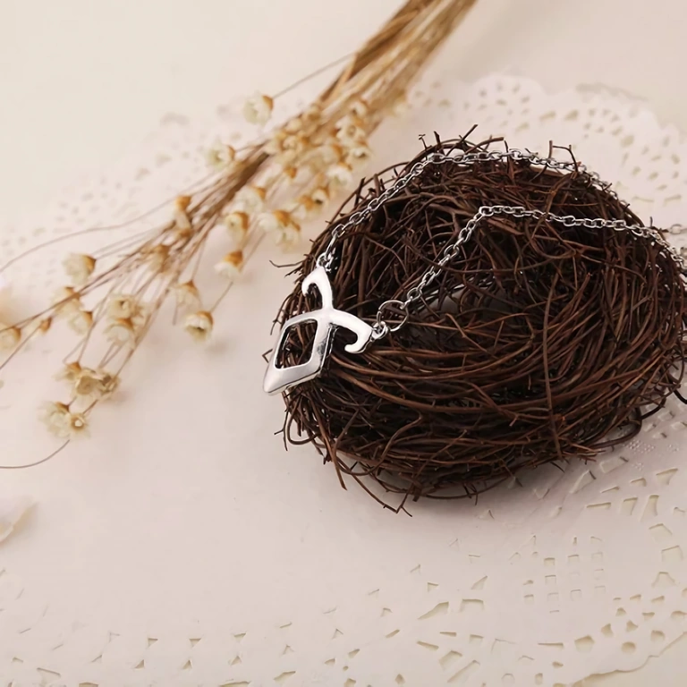 Runový medailón so symbolom anjela z filmu City of Bones