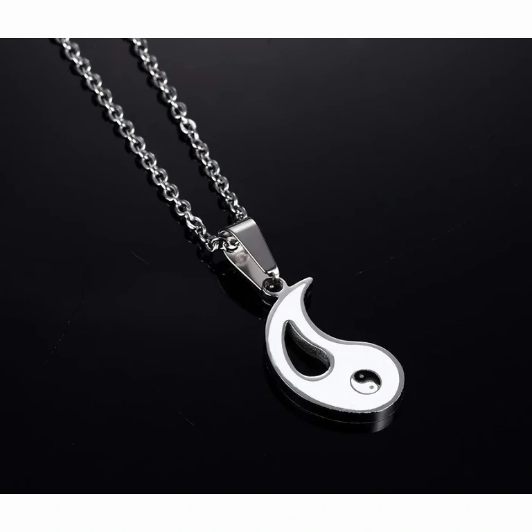 Prívesok pár Yin a Yang – dve polovice Medailón Yin Yang rozdelený pre dve osoby
