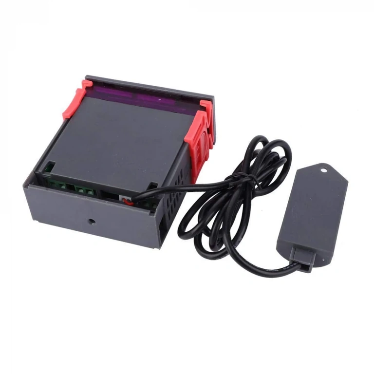 Digitálny panelový kontrolér so senzormi STC-3028