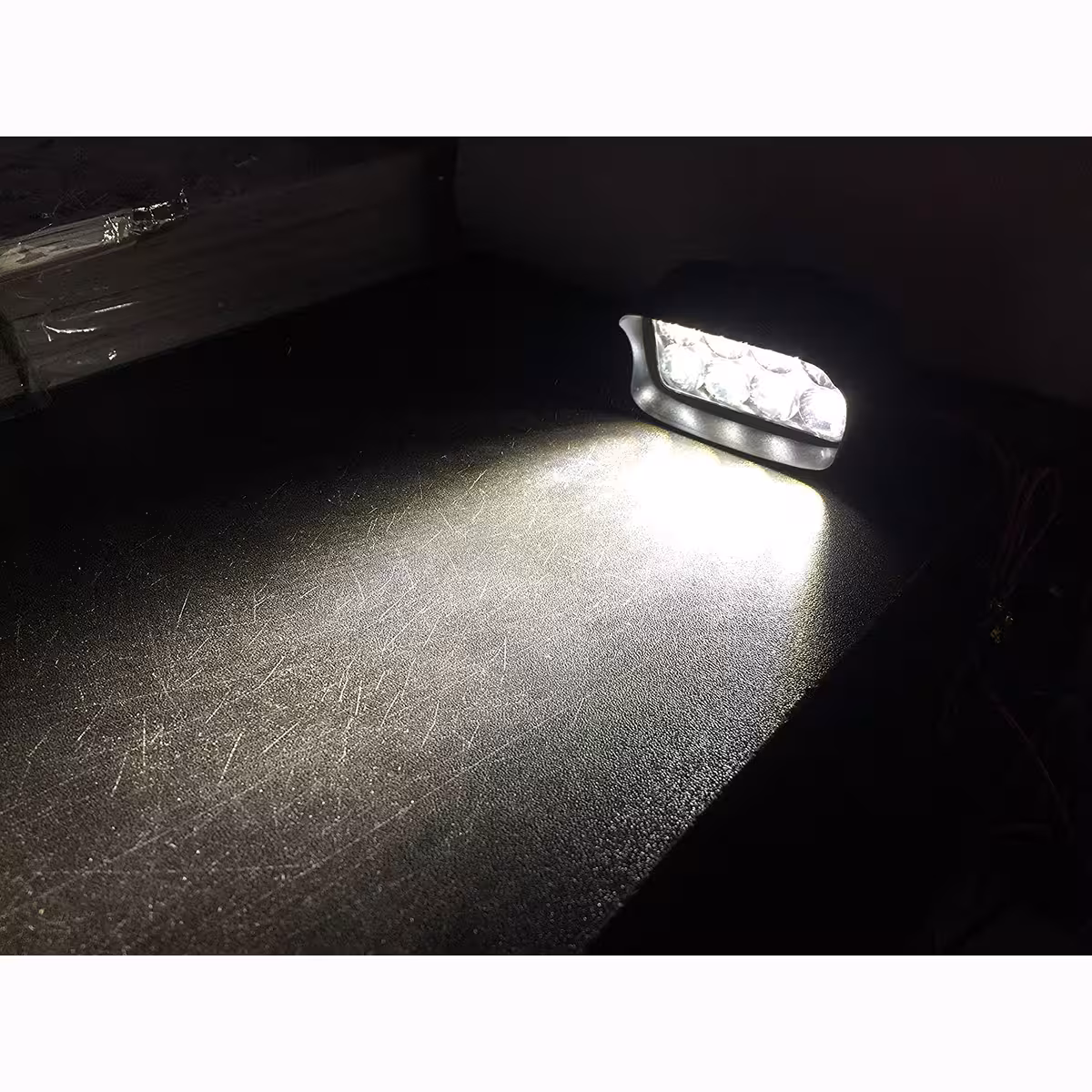 Intenzívne biele svetlo pre vonkajšie použitie