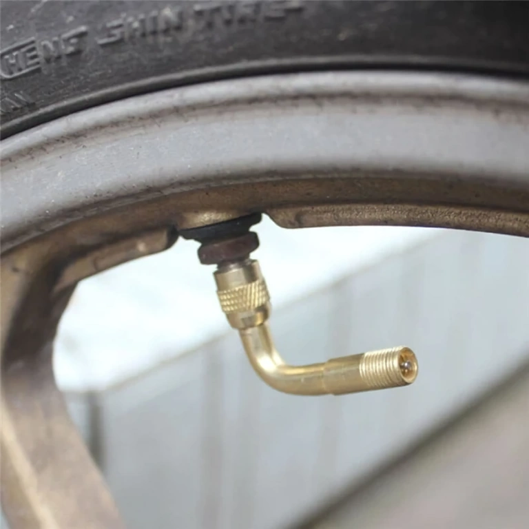 Predĺženie ventilu 90° pre kontrolu tlaku Uholový predlžovací adaptér pre jednoduché nafukovanie kolies