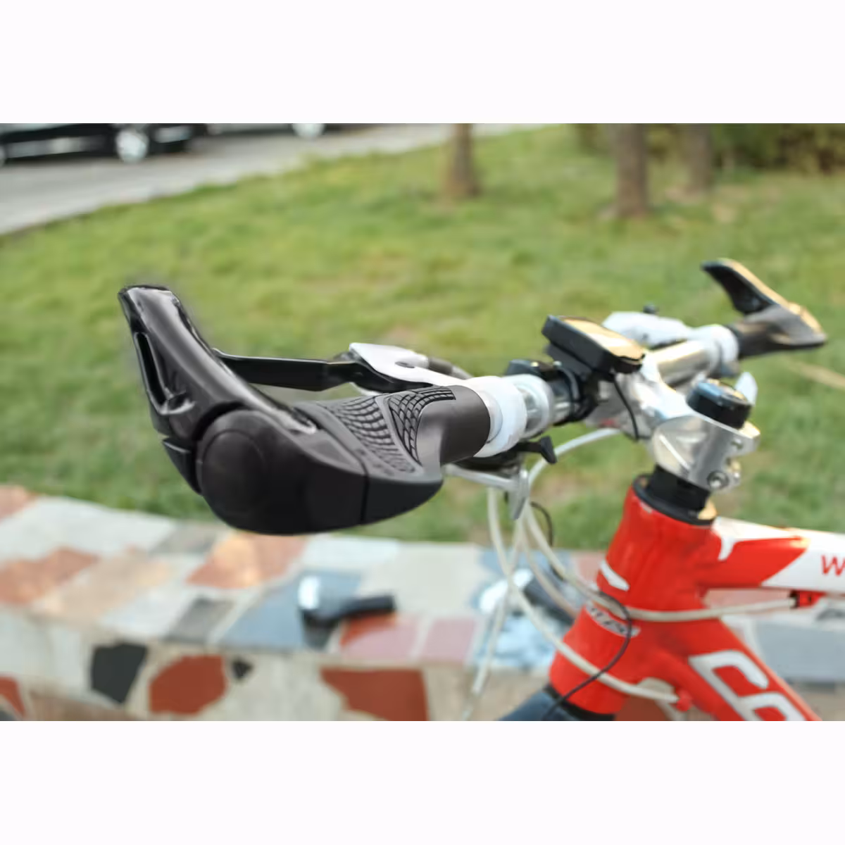 Gripy MTB alebo mestské, bezpečné uchytenie a zvýšený komfort pri pedálovaní