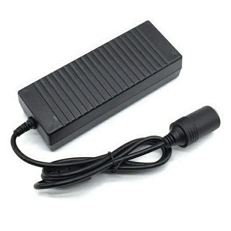 Menič 220V na 12V so zásuvkou autozapaľovača na napájanie auto zariadení