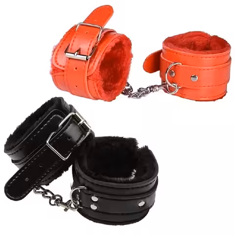 Putá BDSM s reťazou a mäkkým plyšom – pohodlné erotické doplnky