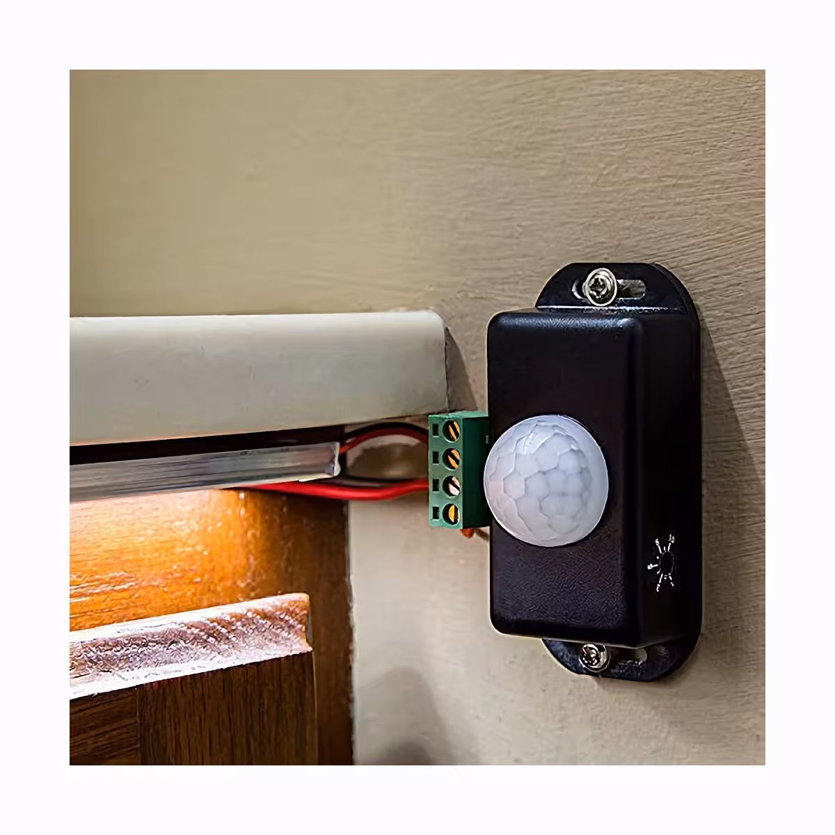 Inteligentná LED žiarovka pre signalizáciu odbočenia vľavo alebo vpravo