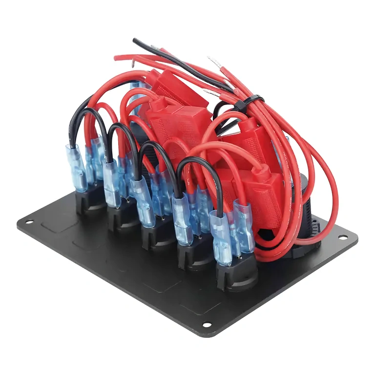 Auto panel s ochranou IP65, prepínače s poistkami, vhodný do vlhkého alebo prašného prostredia