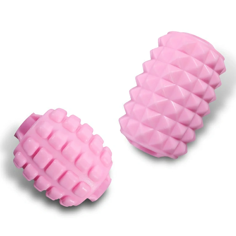 Ergonomický masážny prístroj so silikónovými valčekmi pre kompletnú svalovú masáž