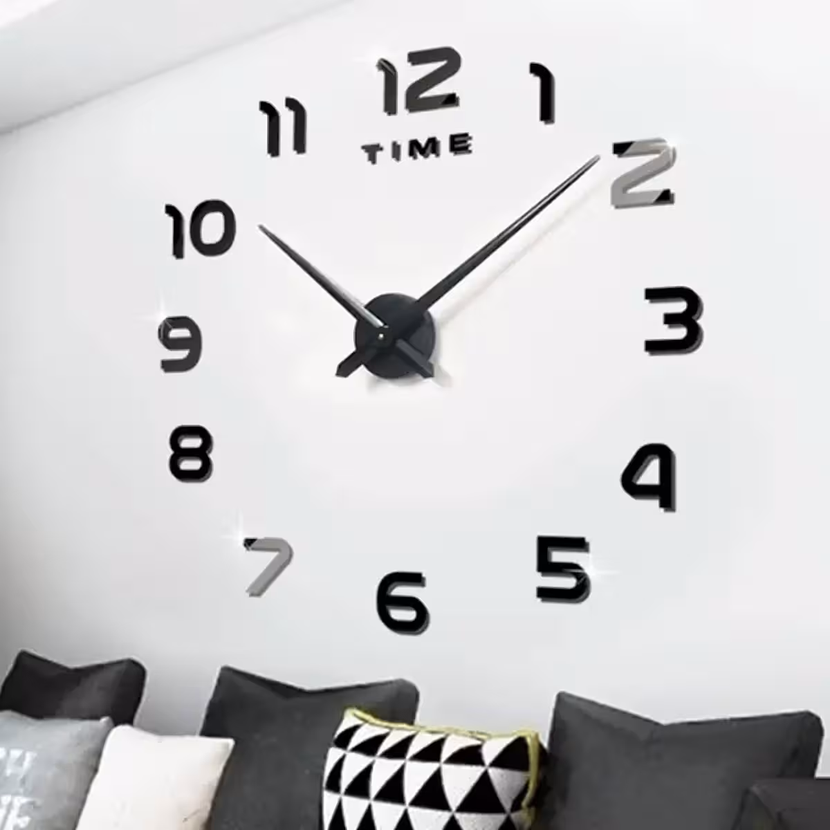 Hodiny s číslami z EVA peny a akrylátového skla, jednoduchá montáž na stenu