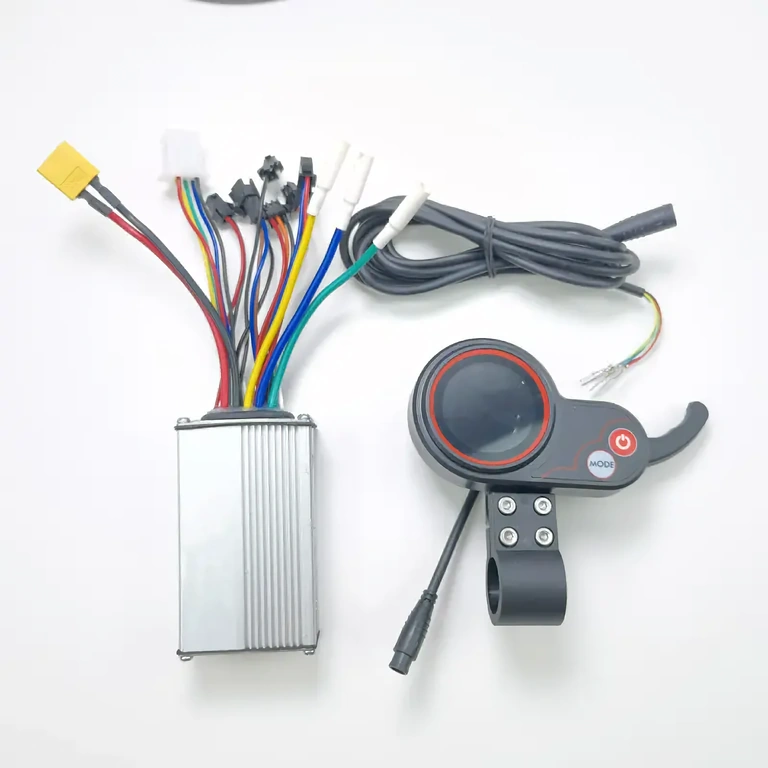 Kompletný kit regulátor + LCD + akcelerácia 48V Kompletná sada 48V s regulátorom, displejom a plynovou rukoväťou