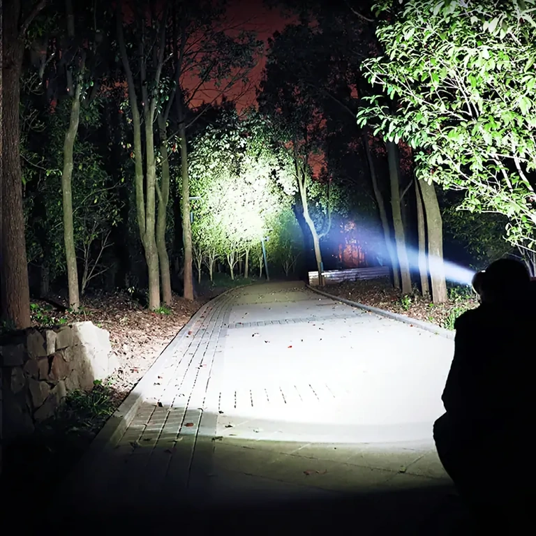 LED čelovka, ideálna na prácu a aktivity v tme