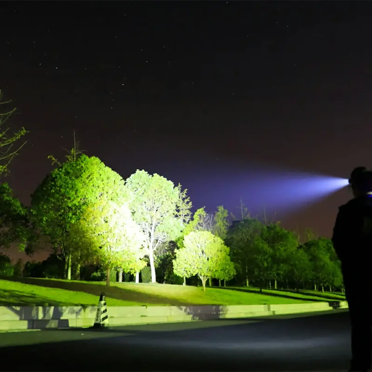 LED čelovka pre kempovanie, rybolov a turistiku