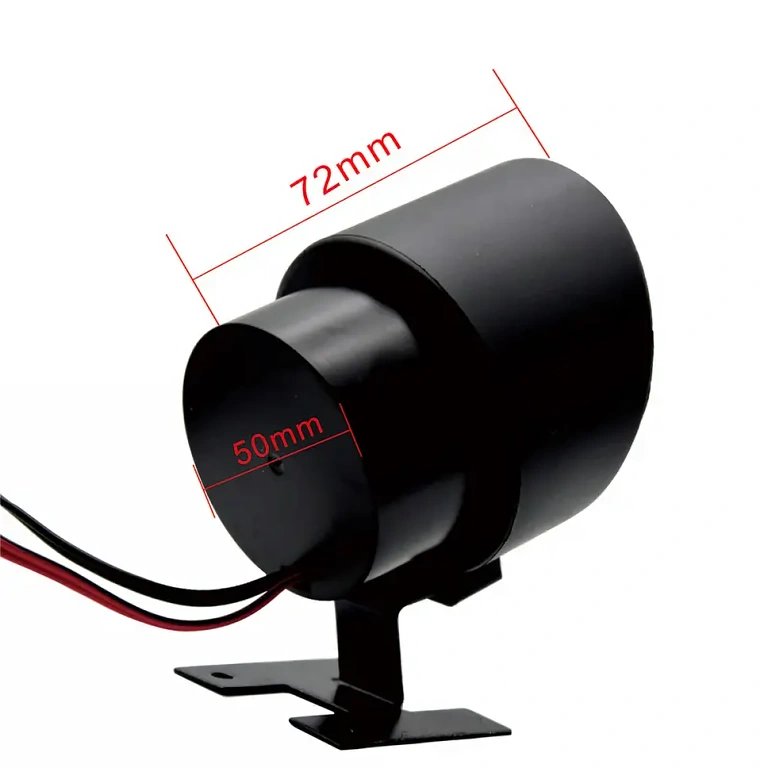 Senzor s digitálnymi hodinami a voltmetrom na sledovanie teploty vody a batérie vo vozidlách