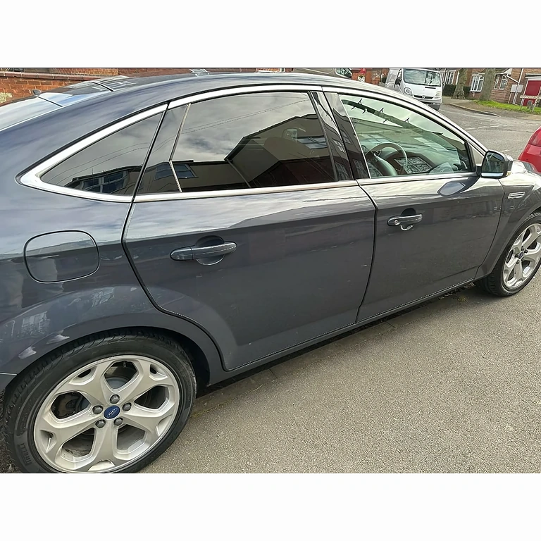 Gumová páska na ochranu bočných dverí automobilu