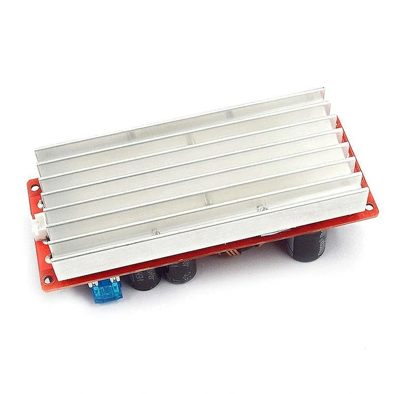 Robustný DC-DC menič pre napájanie veľkých záťaží