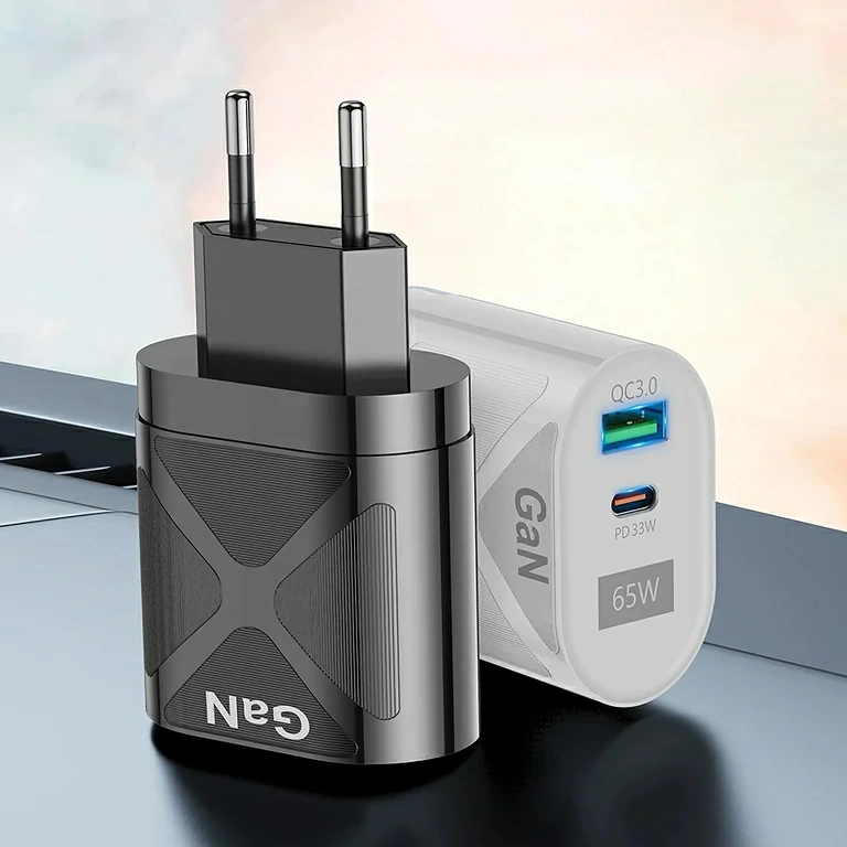 GaN nabíjačka s Power Delivery a Quick Charge 3.0 – predný pohľad