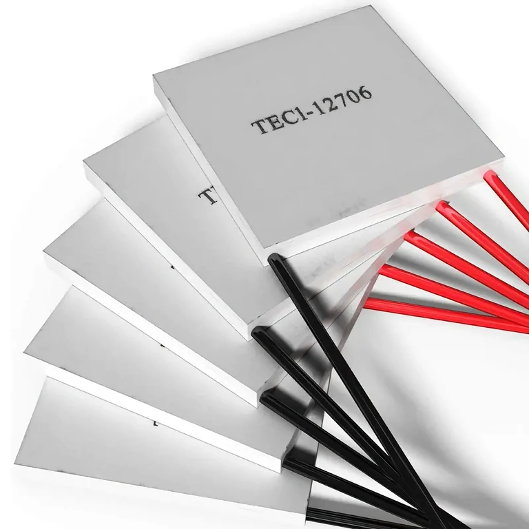 Termoelektrický modul s Peltierovými článkami na chladenie a kúrenie