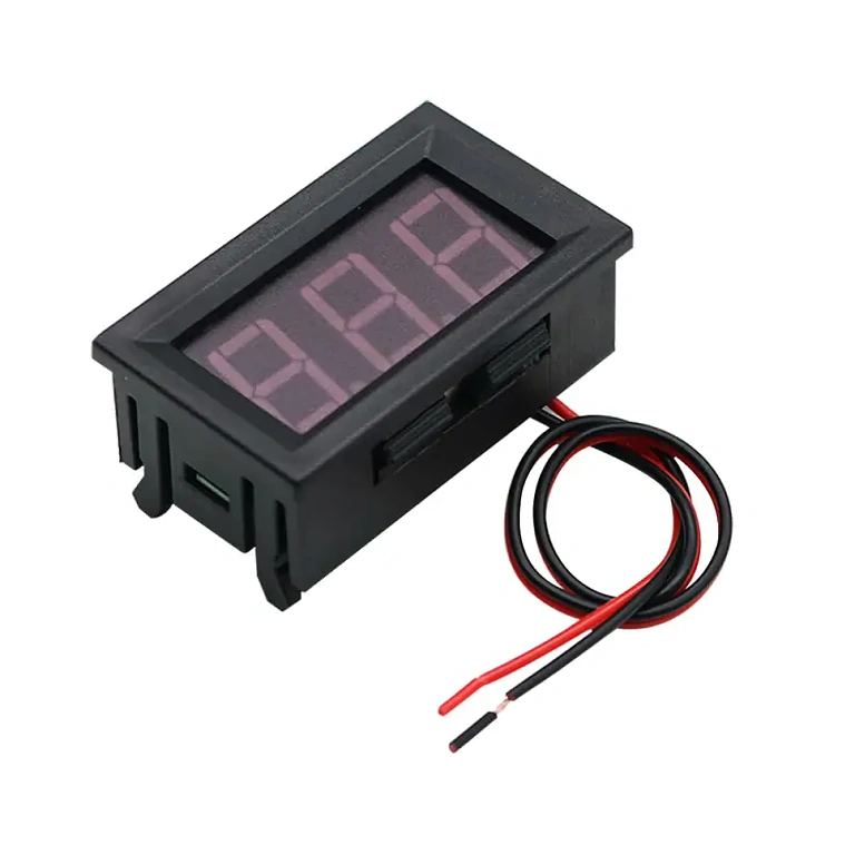 Digitálny AC voltmeter s LED ciframi, jasne viditeľný