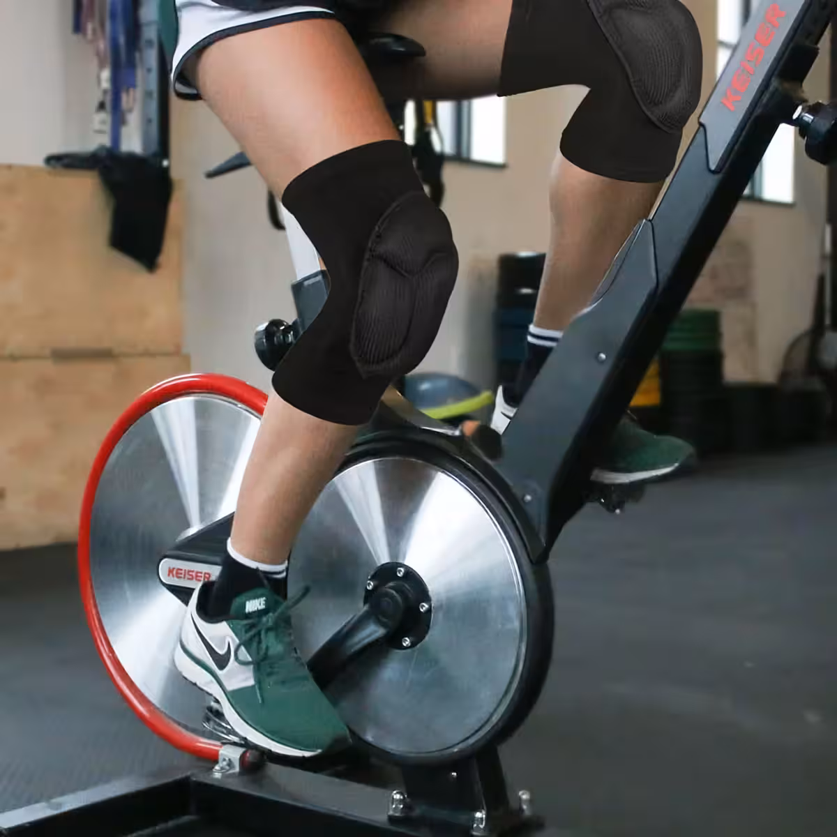 Kolenná bandáž vhodná na tanec, hádzanú, volejbal, beh a cyklistiku