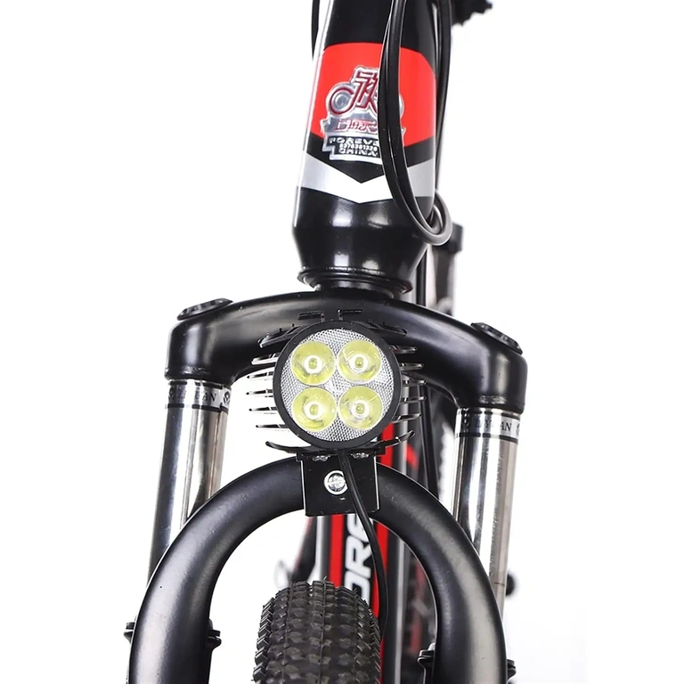 LED svetlomet namontovaný vpredu elektrického bicykla, predný pohľad