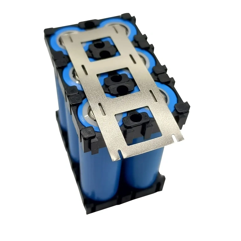 Niklová páska aplikovaná na 18650 články