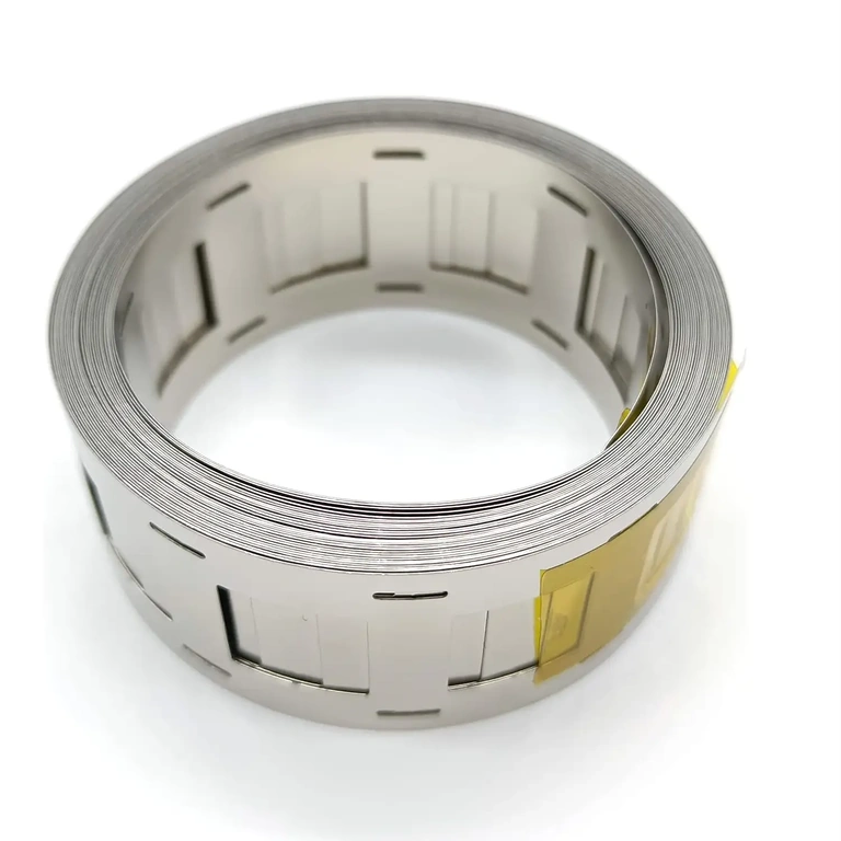 Páska rozvinutá na stole, pripravená na použitie