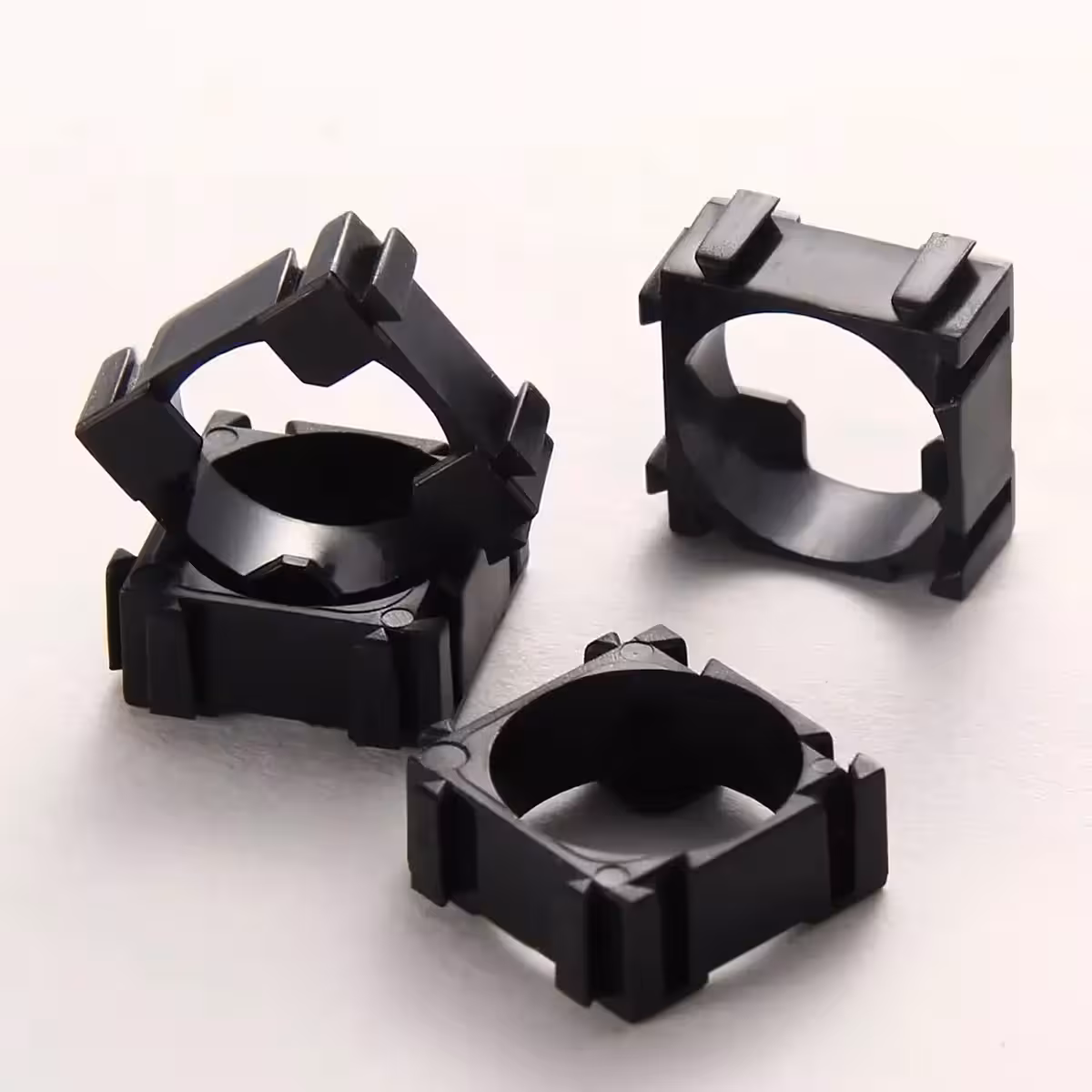 Štyri modulárne držiaky pre Li-ion 18650 články, ideálne pre custom batérie