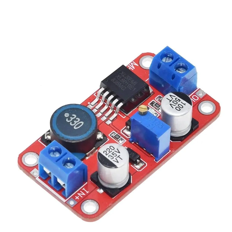 XL6019 DC-DC Boost Converter modul, jasný predný pohľad pre detailné hodnotenie dizajnu