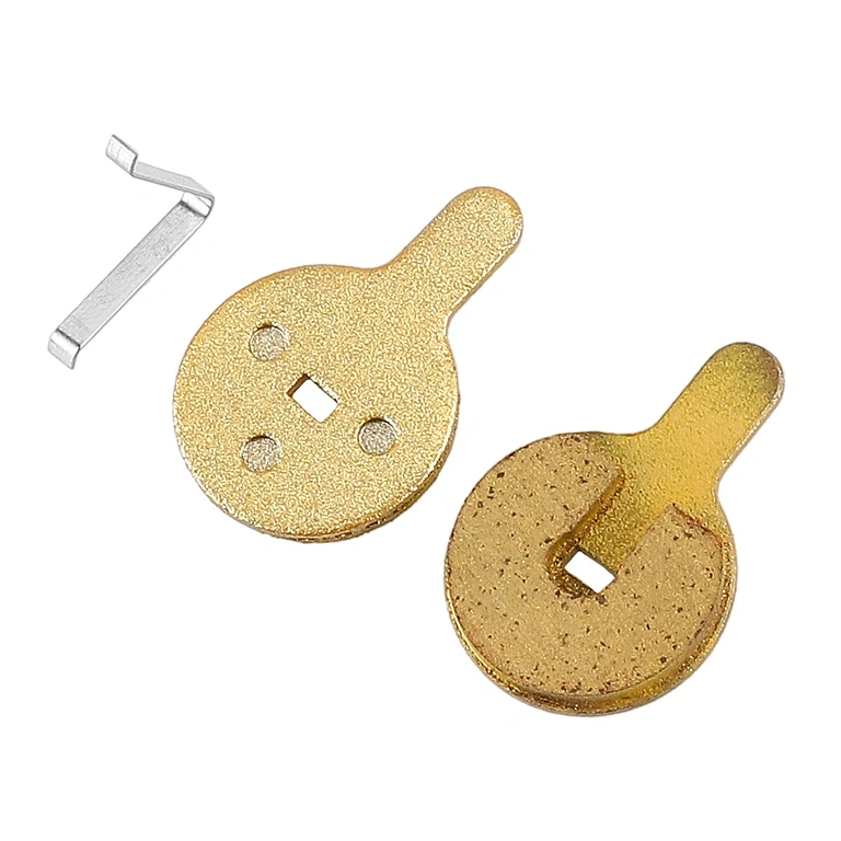 Detail kovových brzdových doštičiek, materiál meď