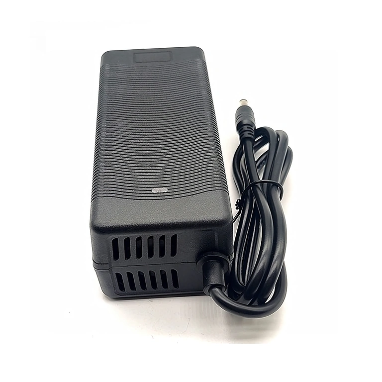 Nabíjačka 36V–42V 3A, vysoká účinnosť a nízka spotreba energie