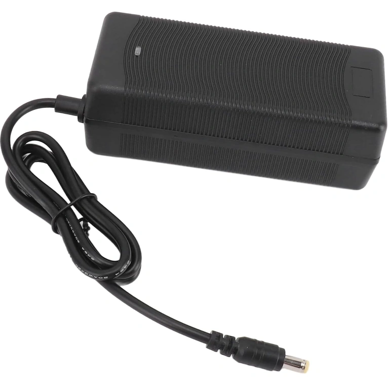 Nabíjačka pre elektrické vozidlá Nabíjačka 48V–54,6V 2A pre kolobežky, bicykle a elektrické skútre, s ochranou a LED indikátorom