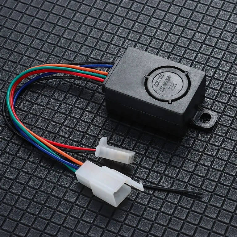 Proti-krádežný systém pre elektrické bicykle, ovládaný diaľkovým ovládaním