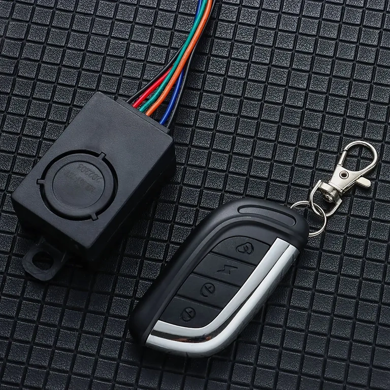 Inteligentný proti-krádežný alarm s funkciami keyless a diaľkovým ovládaním