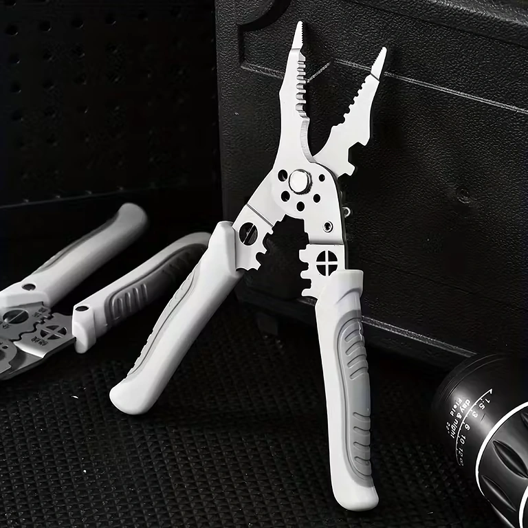 Kalibrované otvory pre presné odizolovanie vodičov rôznej hrúbky