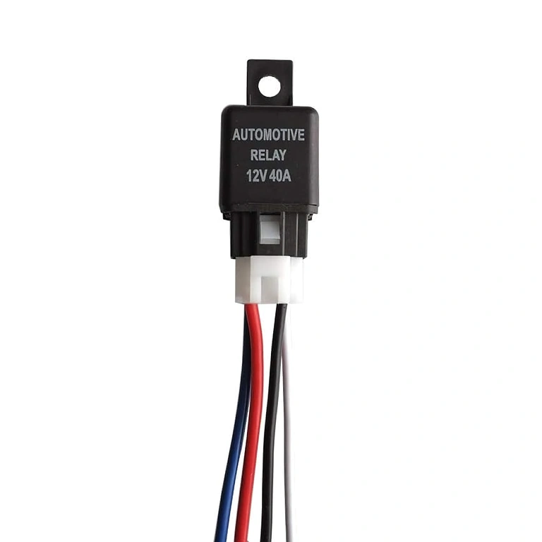 Auto relé 12V 4 piny 40A so soklom – jasný pohľad spredu