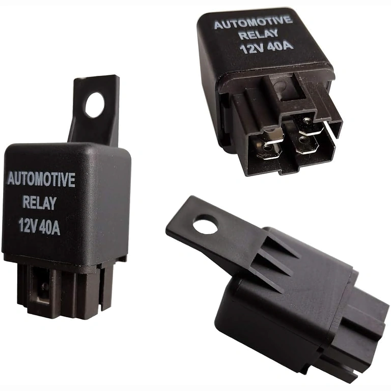 Detail pinov auto relé 12V 4 piny 40A pre bezpečné pripojenie