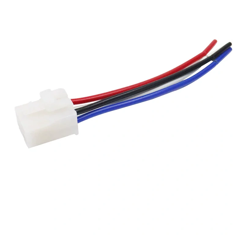 Sokel a auto relé 12V 4 piny 40A namontované – detail pripojenia