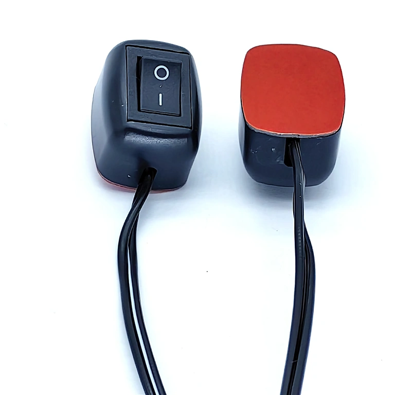 Konštrukcia a púzdro spínača s povrchovou montážou