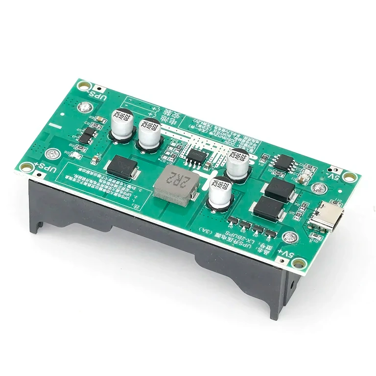 Mini UPS modul pripojený s 2 batériami 18650, pripravený na nepretržité napájanie