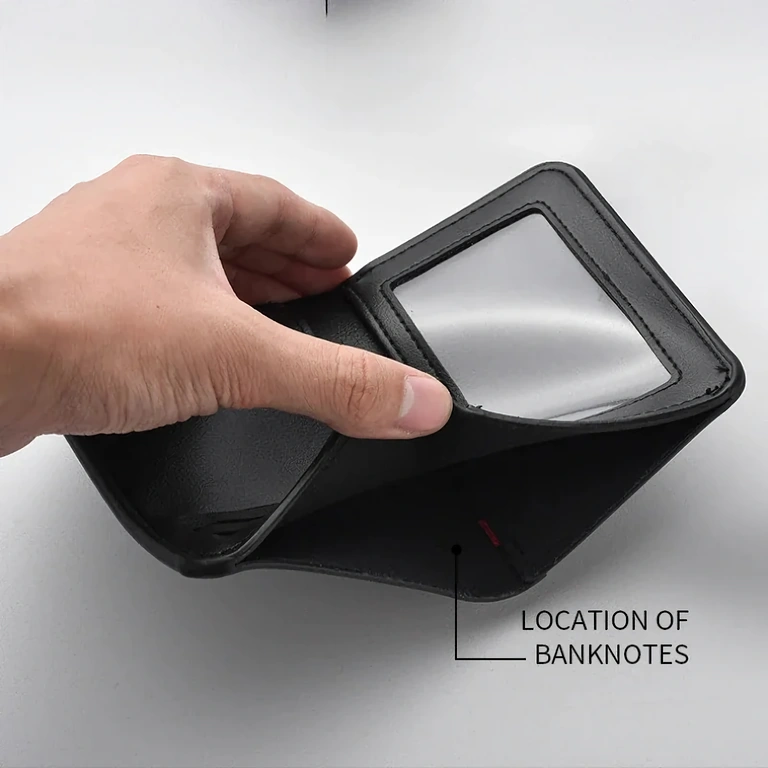 Peňaženka na karty a doklady z prírodnej kože, tenká a elegantná, držená v ruke