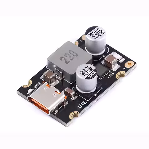 Predný pohľad na 65W USB-C PD modul s konektorom