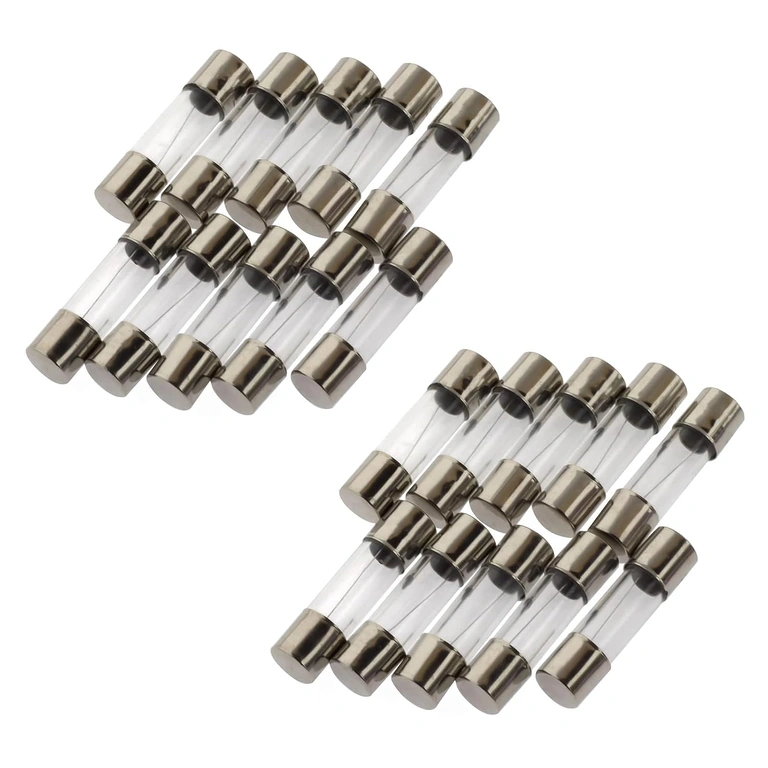 Sklenená poistka 10A 5x20 mm namontovaná na elektrickom zariadení