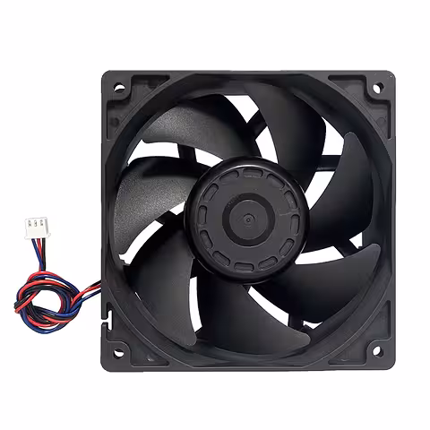 Predný pohľad na axiálny ventilátor 120x120mm 24V
